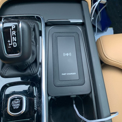 Автомобилно QI безжично зарядно устройство за Volvo XC90 S90 V90 XC60 V60 C60 2018 2019 2020 плоча за зареждане безжично зарядно за телефон аксесоари