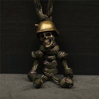 1 gab Skull Head Keychain Automašīnas motociklistu ķivere Kulons Atslēgu piekariņš Pīta virve Paracord draugu soma piekarināma mugursoma lelles rotaļlieta