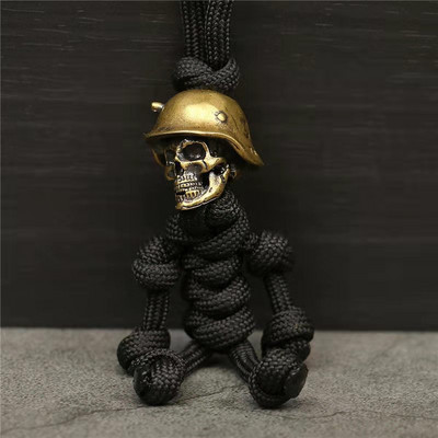 1 gab Skull Head Keychain Automašīnas motociklistu ķivere Kulons Atslēgu piekariņš Pīta virve Paracord draugu soma piekarināma mugursoma lelles rotaļlieta