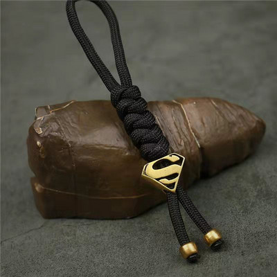 1 gab Skull Head Keychain Automašīnas motociklistu ķivere Kulons Atslēgu piekariņš Pīta virve Paracord draugu soma piekarināma mugursoma lelles rotaļlieta