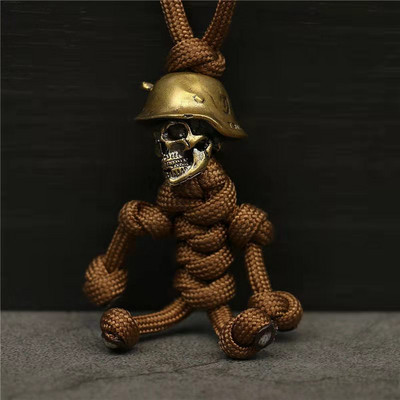 1 gab Skull Head Keychain Automašīnas motociklistu ķivere Kulons Atslēgu piekariņš Pīta virve Paracord draugu soma piekarināma mugursoma lelles rotaļlieta