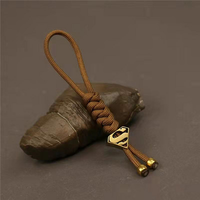 1 gab Skull Head Keychain Automašīnas motociklistu ķivere Kulons Atslēgu piekariņš Pīta virve Paracord draugu soma piekarināma mugursoma lelles rotaļlieta