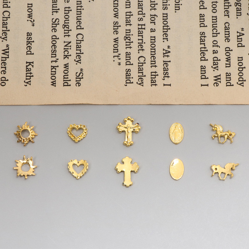 10db Arany Maria Cross Angel Unicorn Epoxy Forma Filler Beauty Nail Decor barkács ékszer Findings Love Moon Filling Kiegészítők C582