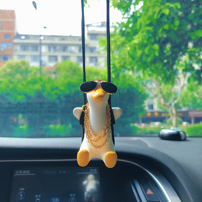 Anime Gipso Swing Duck Automobilio vidaus apdaila Mieli dėvintys skrybėlę Akiniai Duck Automatinis galinio vaizdo veidrodžio pakabukas automobilio priedams