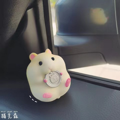 Χαριτωμένο Anime Stealing Hamster Car Εσωτερική Διακόσμηση Γκουρμέ φιγούρες χάμστερ Διακόσμηση ταμπλό αυτοκινήτου για αξεσουάρ αυτοκινήτου Γυναίκα
