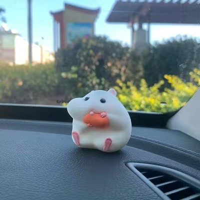 Χαριτωμένο Anime Stealing Hamster Car Εσωτερική Διακόσμηση Γκουρμέ φιγούρες χάμστερ Διακόσμηση ταμπλό αυτοκινήτου για αξεσουάρ αυτοκινήτου Γυναίκα