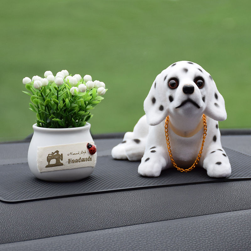 Lutka koji klima glavom Pas koji odmahuje glavom Simulacija smole Auto Pas Igračka Ukras nadzorne ploče Ukras automobila Slatka oprema za automobil Djevojke Žene