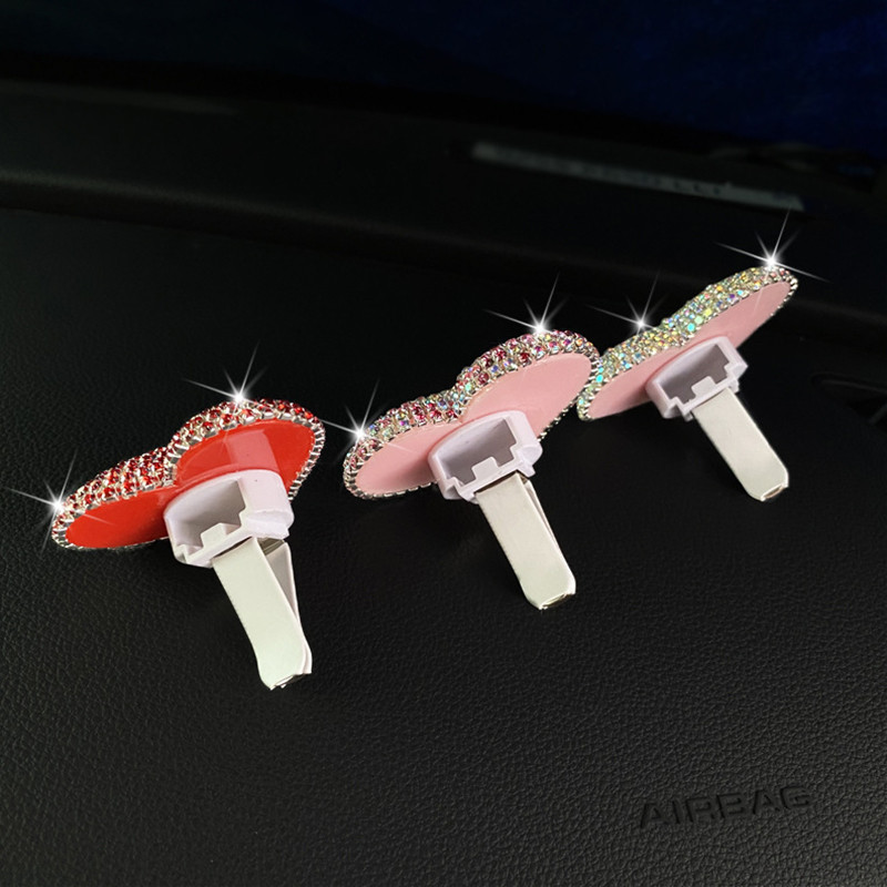 Bling Heart Decor pentru mașină Odorizant pentru mașină Priză automată Clip de parfum Difuzor de arome pentru mașină Accesorii pentru mașină Cadouri pentru fete Drăguț