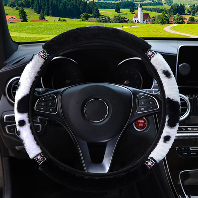 Capa volanului mașinii cu model de vaca de iarnă din pluș cu incrustație de diamante cu capac de mâner universal antiderapant de pluș cald pentru femei fete