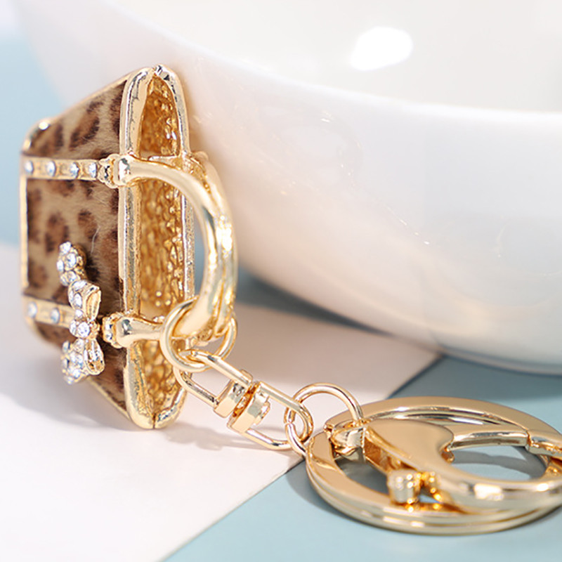 Novi privjesak za ključeve iz 2022. za žene 3D torbica Dekoracija ključeva automobila Bling Torba za automobil Privjesci Dodaci za auto interijer za djevojčice Darovi Slatki