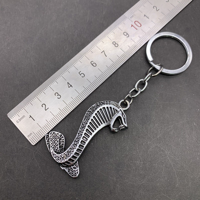 Automatinis raktų pakabukas Metalinis kobra gyvatės emblemas ženklelis Automobilio stiliaus automobilio raktų pakabukas Interjero priedai Raktų pakabukas