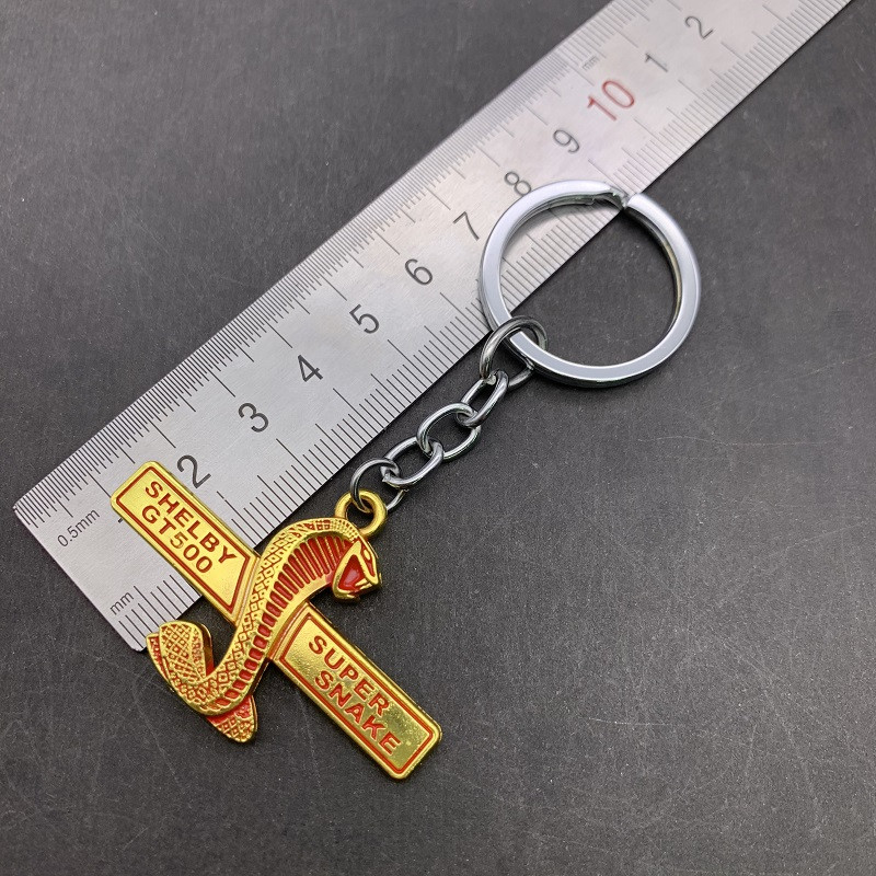 Automatinis raktų pakabukas Metalinis kobra gyvatės emblemas ženklelis Automobilio stiliaus automobilio raktų pakabukas Interjero priedai Raktų pakabukas