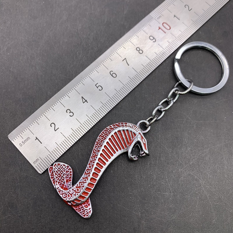 Automatinis raktų pakabukas Metalinis kobra gyvatės emblemas ženklelis Automobilio stiliaus automobilio raktų pakabukas Interjero priedai Raktų pakabukas