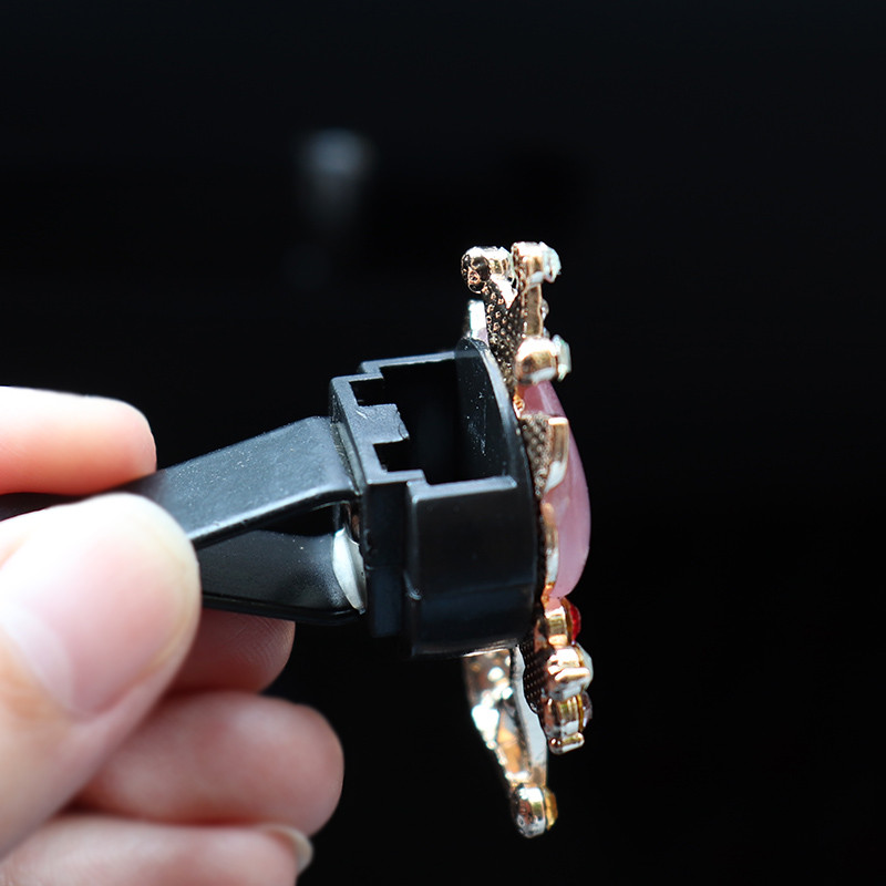 Autódekoráció Gyémánt macska autós légfrissítő Auto Outlet Parfüm Clip Autódíszek Bling Autós kiegészítők Női Lányoknak Ajándékok