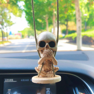 Smieklīgs Skull Ghost Automašīnas spoguļa kulons Cute Swing Resin Skull Auto Salona Dekorācijas Ornaments Automašīnu piederumiem Salons