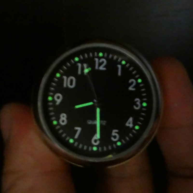 Autode kaunistused Helendav autokell Kell Armatuurlaua kaunistus Sõiduk Autod Sisekujundus Digitaalne osuti kella ornament