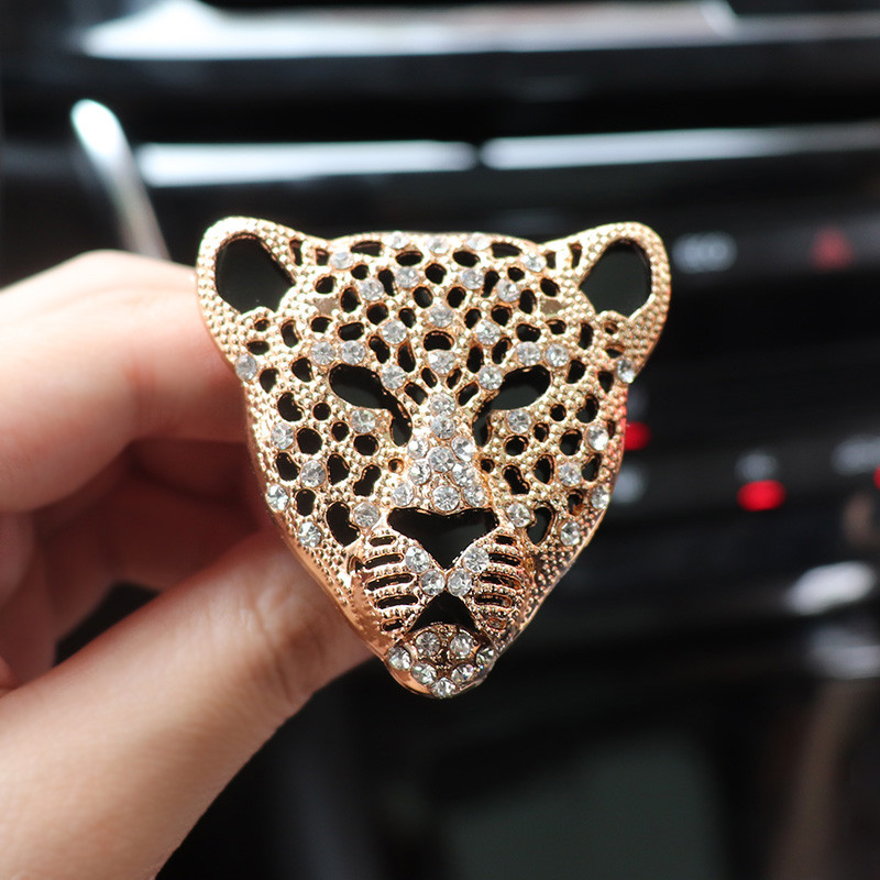 Bling autós légfrissítő az autó belső dekorációjában aroma autó diffúzor szellőző klip Diamond Leopard tömör parfüm lányoknak autós kiegészítők