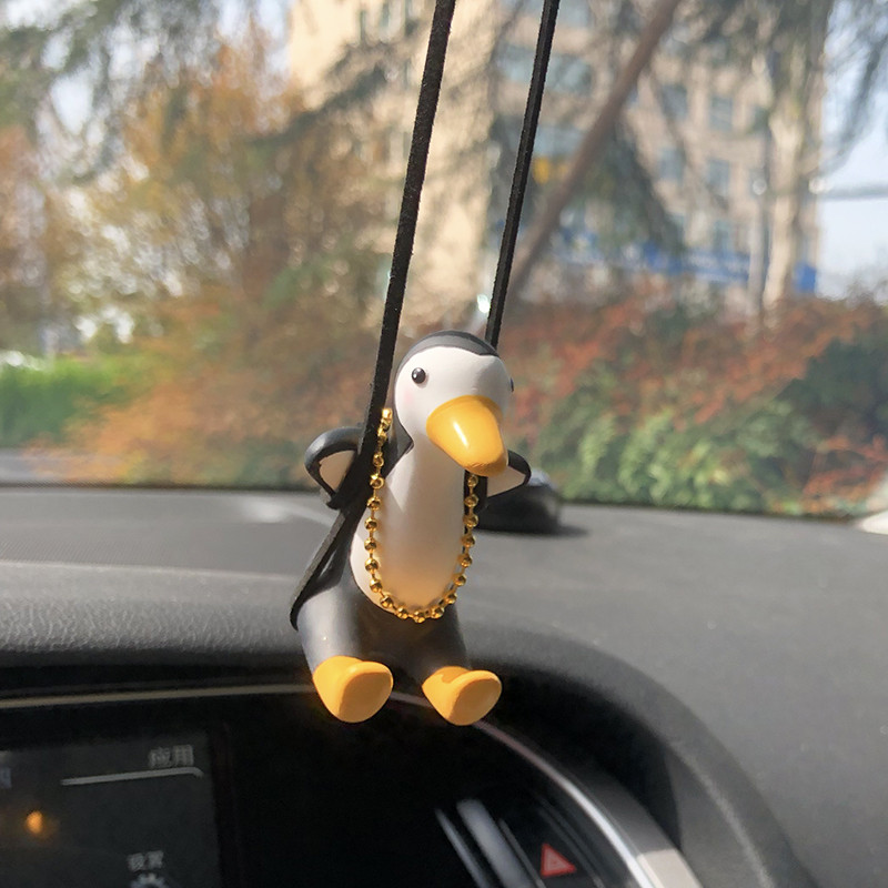 Anime leagăn pinguin mașină decor interior gips suspendat pinguin oglindă retrovizoare pandantiv pentru produse auto accesorii interior