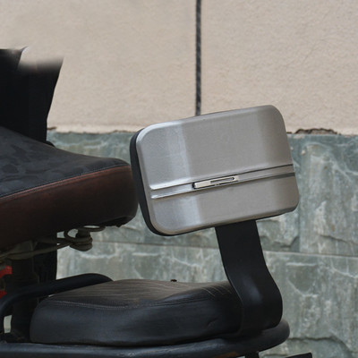 Univerzális levehető háttámla utas csomagtartó motorkerékpárhoz, elektromobilhoz, stílusos kivitelű motorkerékpár-tartozék