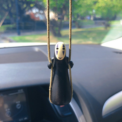 Aranyos anime autóbelső kiegészítők Mini figura lengő arc nélküli férfi függő medál autó díszítéshez