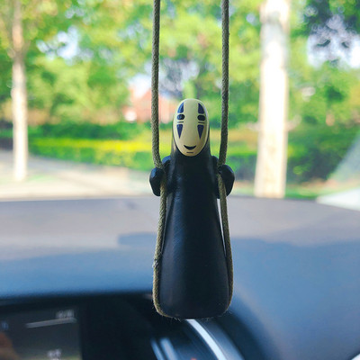 Aranyos anime autóbelső kiegészítők Mini figura lengő arc nélküli férfi függő medál autó díszítéshez