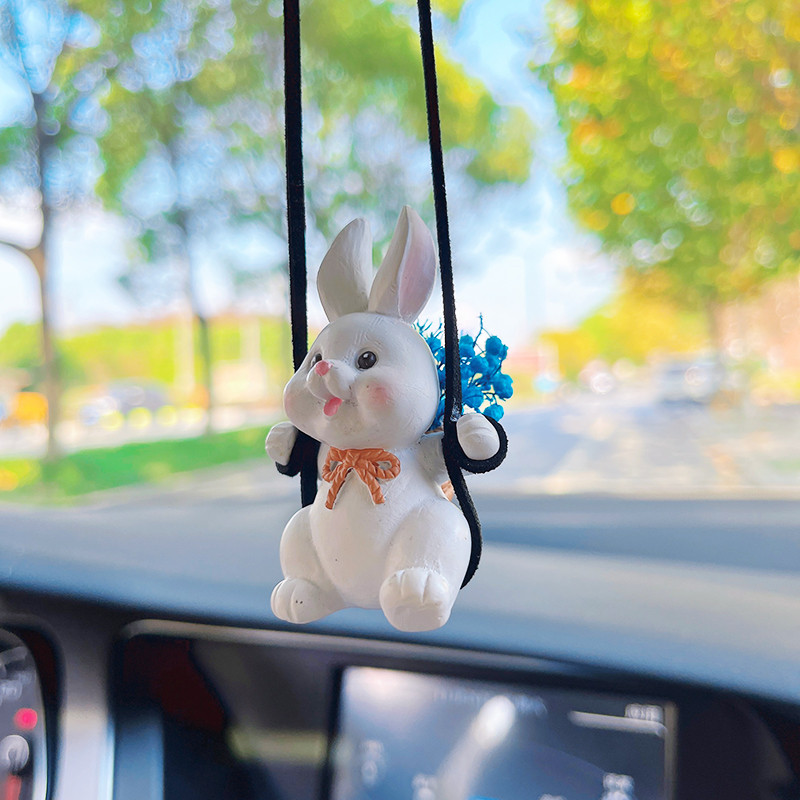 Gyanta Anime Swing Rabbit autó belső medál aranyos virág kosár hinta nyúl automatikus visszapillantó tükör dekoráció autós kiegészítők