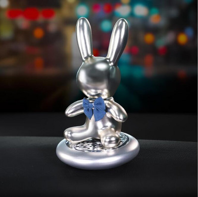 Prabangus krištolinis automobilio interjeras, mielas triušis, purtantis galvą, lėlės papuošalai, kvepalai, automobilių centrinė konsolė, dekoratyvūs automobilių priedai