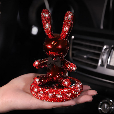 Prabangus krištolinis automobilio interjeras, mielas triušis, purtantis galvą, lėlės papuošalai, kvepalai, automobilių centrinė konsolė, dekoratyvūs automobilių priedai