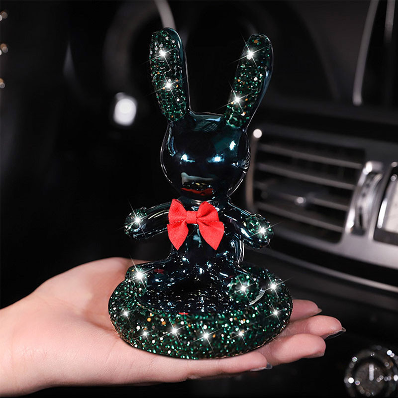 Prabangus krištolinis automobilio interjeras, mielas triušis, purtantis galvą, lėlės papuošalai, kvepalai, automobilių centrinė konsolė, dekoratyvūs automobilių priedai