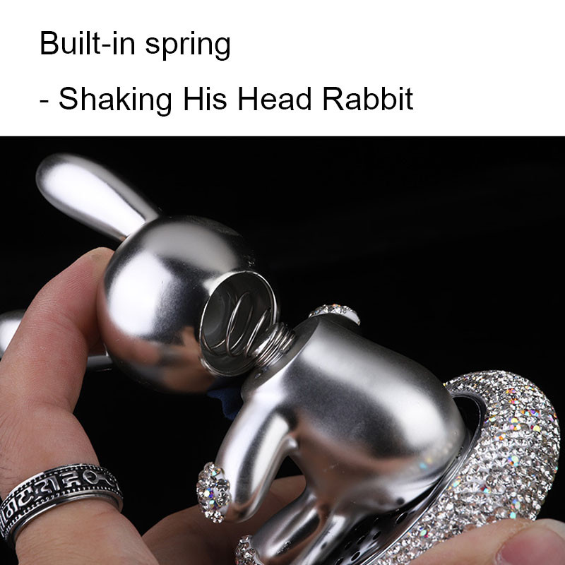 Prabangus krištolinis automobilio interjeras, mielas triušis, purtantis galvą, lėlės papuošalai, kvepalai, automobilių centrinė konsolė, dekoratyvūs automobilių priedai