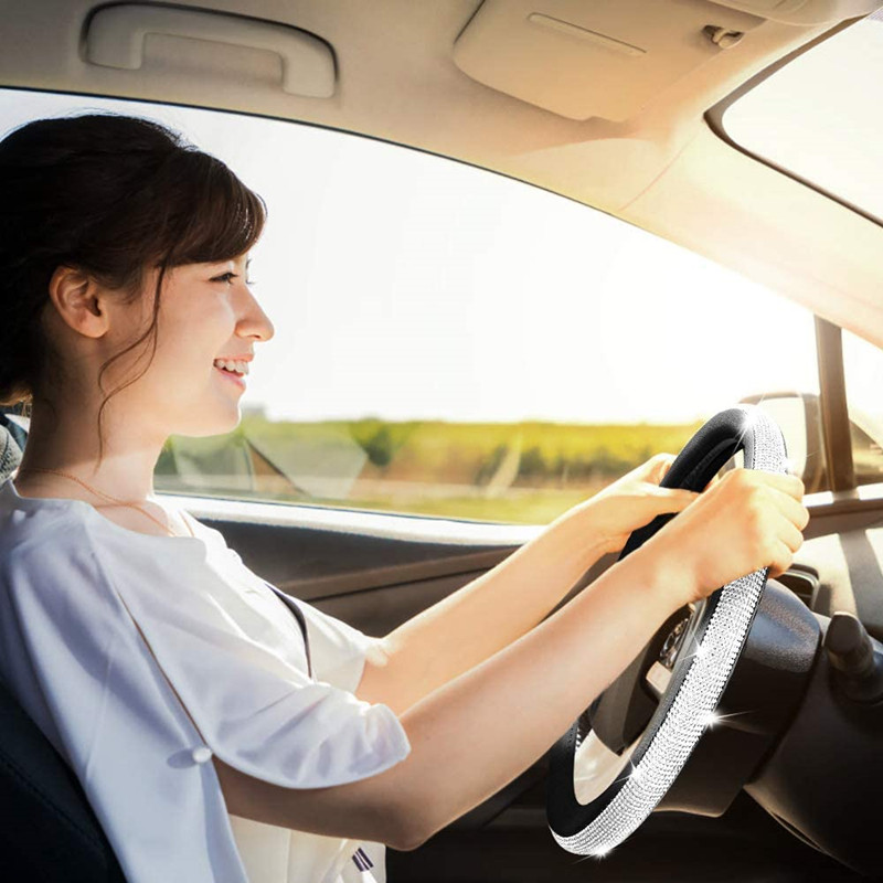 2022 Bling Bling Diamond Rhinestones Crystal Navlaka za volan automobila PU kožna torbica za dodatke za automobile Stil automobila