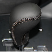 Черен кожен ръчно зашит капак за копче за скоростен лост за Hyundai Santa Fe 2012 Automatic