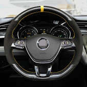Ar rokām sašūts mīksts melns oglekļa šķiedras melns zamšādas automašīnas stūres pārsegs Volkswagen Golf 7 Mk7 Passat B8