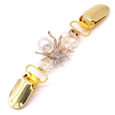 1 DB Retro Cardigan Clip Cape Kendő ing Pulóver Gallér Duck Clip Pearl Strasszos Blúz Csat Ruházat Dekoráció Bross Pin