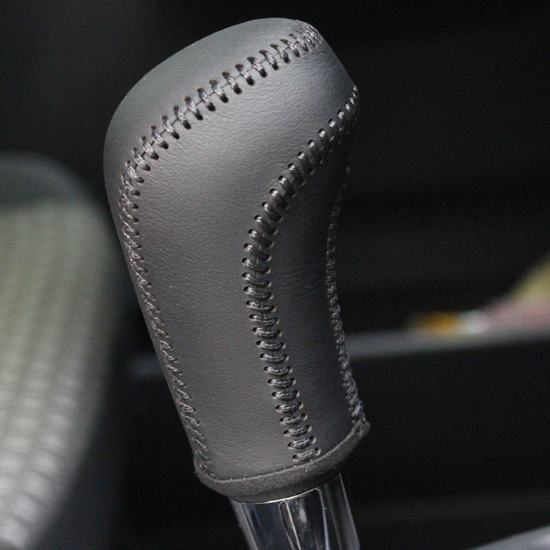 Fekete valódi bőr kézzel varrott autós sebességváltó gomb burkolatok Suzuki Jimny Swift Grand Vitara Automata