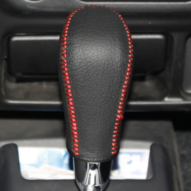 Fekete valódi bőr kézzel varrott autós sebességváltó gomb burkolatok Suzuki Jimny Swift Grand Vitara Automata