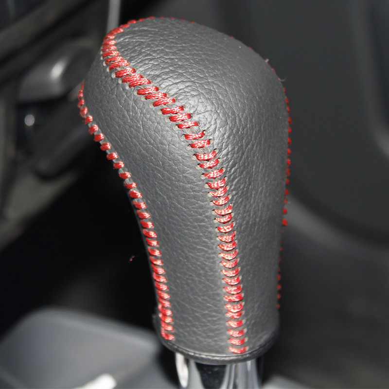 Fekete valódi bőr kézzel varrott autós sebességváltó gomb burkolatok Suzuki Jimny Swift Grand Vitara Automata