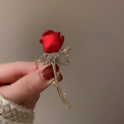 Broșă de trandafir lalele pentru femei Design frumos Corsaj elegant Broșă de modă Pin rochie de lux cu zircon Accesorii de bijuterii Cadouri de petrecere