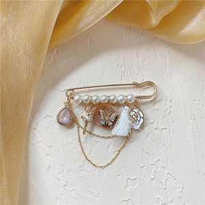 Broșe CC cu flori de perle de modă de lux pentru îmbrăcăminte pentru femei Broșă numărul 5 Cadou pentru prietenă Accesorii pentru bijuterii