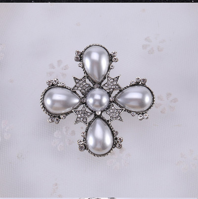 Broșe CC cu flori de perle de modă de lux pentru îmbrăcăminte pentru femei Broșă numărul 5 Cadou pentru prietenă Accesorii pentru bijuterii