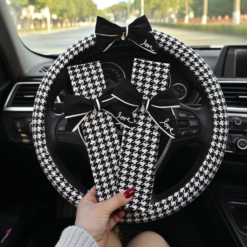 1 komplekti klassikaline ruuduline Bowknot auto turvavööpadi Four Seasons universaalne auto roolikate naiste autotarvikud