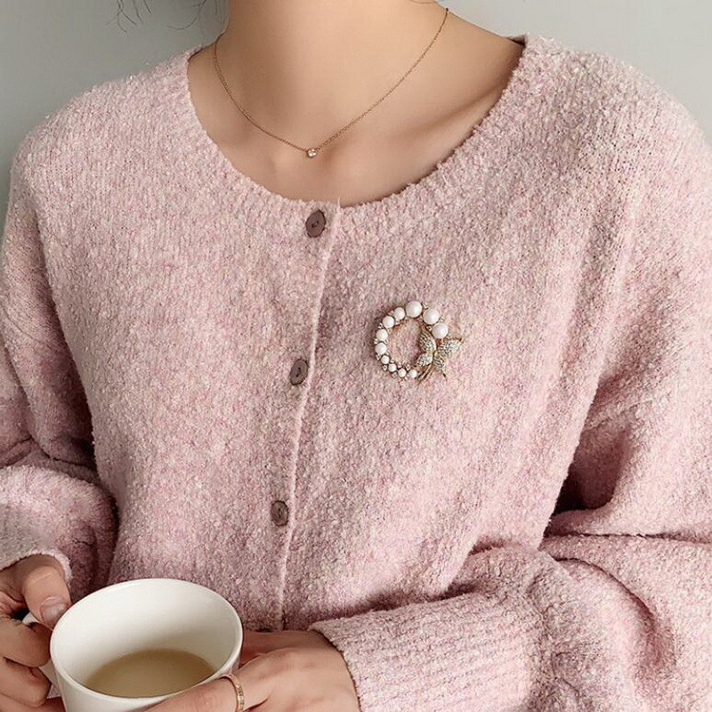 2022 m. nauja perlų kalnų krištolinio vainiko drugelio sagė moterims Baroko stiliaus madinga elegantiška apskrito lapų sagės smeigtukai Vakarėlio Valentino dovanos