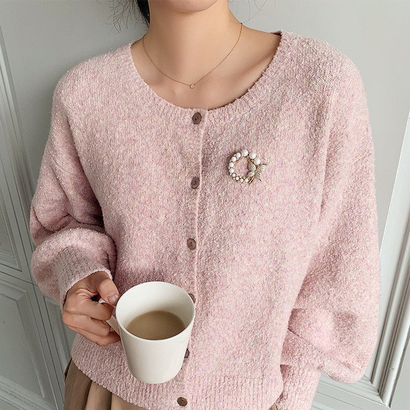 2022 m. nauja perlų kalnų krištolinio vainiko drugelio sagė moterims Baroko stiliaus madinga elegantiška apskrito lapų sagės smeigtukai Vakarėlio Valentino dovanos