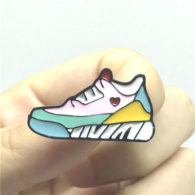 Broșă în formă de jerseu de baschet de modă creativă, unisex, pentru sport, smalț, îmbrăcăminte sportivă, geantă cu minge, insigna, accesorii de bijuterii