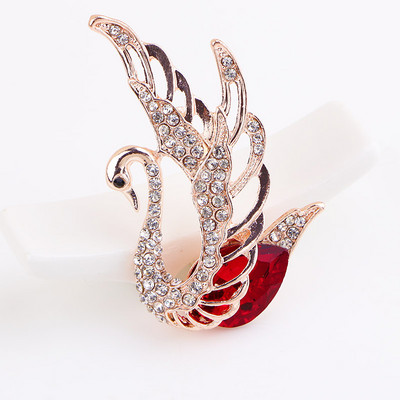 Broșe de primăvară Broșe noi de lebădă de cristal pentru femei Ace nobile elegante Rochie cu stras Corsaj de petrecere Bijuterii de culoare nuntă