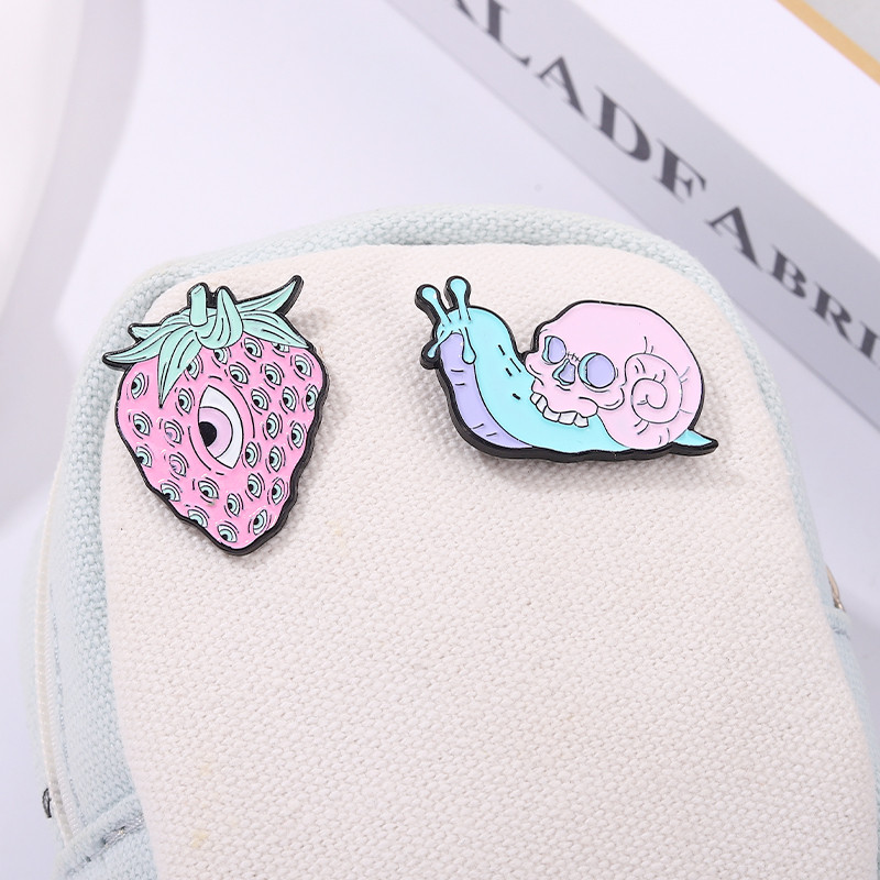 Intensive Eyes Ace email personalizate, punk, roz, schelet, pizza, clepsidra de fluture, broșă cu căpșuni, ecusoane gotice cu rever pentru prieteni