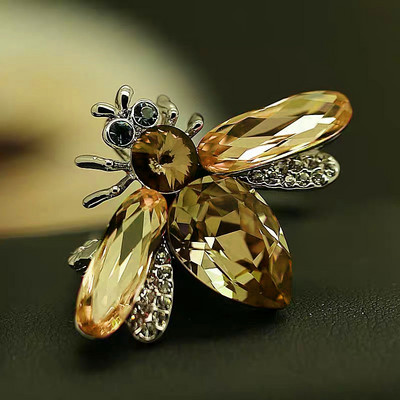 Divat Luxus Nagy kristály Aranyos Méh brossok Pezsgőszürke Színű Strasszos Ötvözet Bross Női Party Pins Születésnapi ajándékok