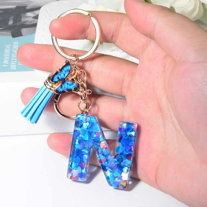 Modni akrilni privjesak s slovom i privjeskom u obliku plavog leptira, srce ispunjeno šljokicama, privjesci za ključeve s 26 inicijala za ženske ukrase torbice