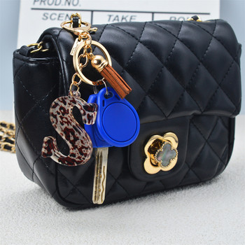 Fashion Acrylic Leopard Leopard Keychain with Tassel Fashion Couple 26 AZ Initial Letter μενταγιόν με μπρελόκ για γυναικεία τσάντα