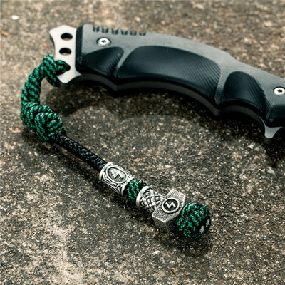 Retro Vikings Kulcstartó Kés Medál Férfi Női Autós Kulcstartó Fonott Paracord kötél Skandináv kalózok Rúna Amulett Kézzel Készített Ékszer Ajándék